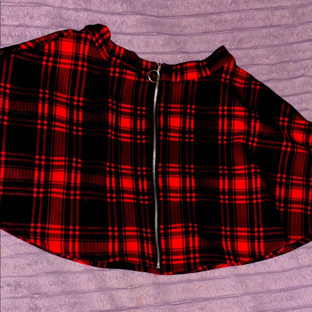 Hot Topic Red and Black Plaid High Low Skirt comes with pockets